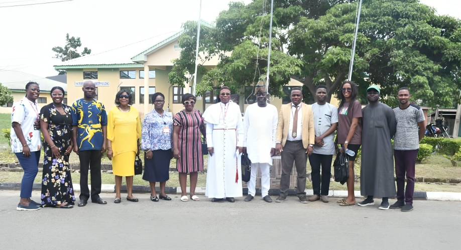 Academic Expert Advocates for Advancement of Deaf Education in Schools